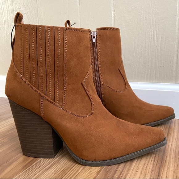 ARULA 9W Whitley Faux Suede Western Wide Width Booties NEW - Picture 1 of 13